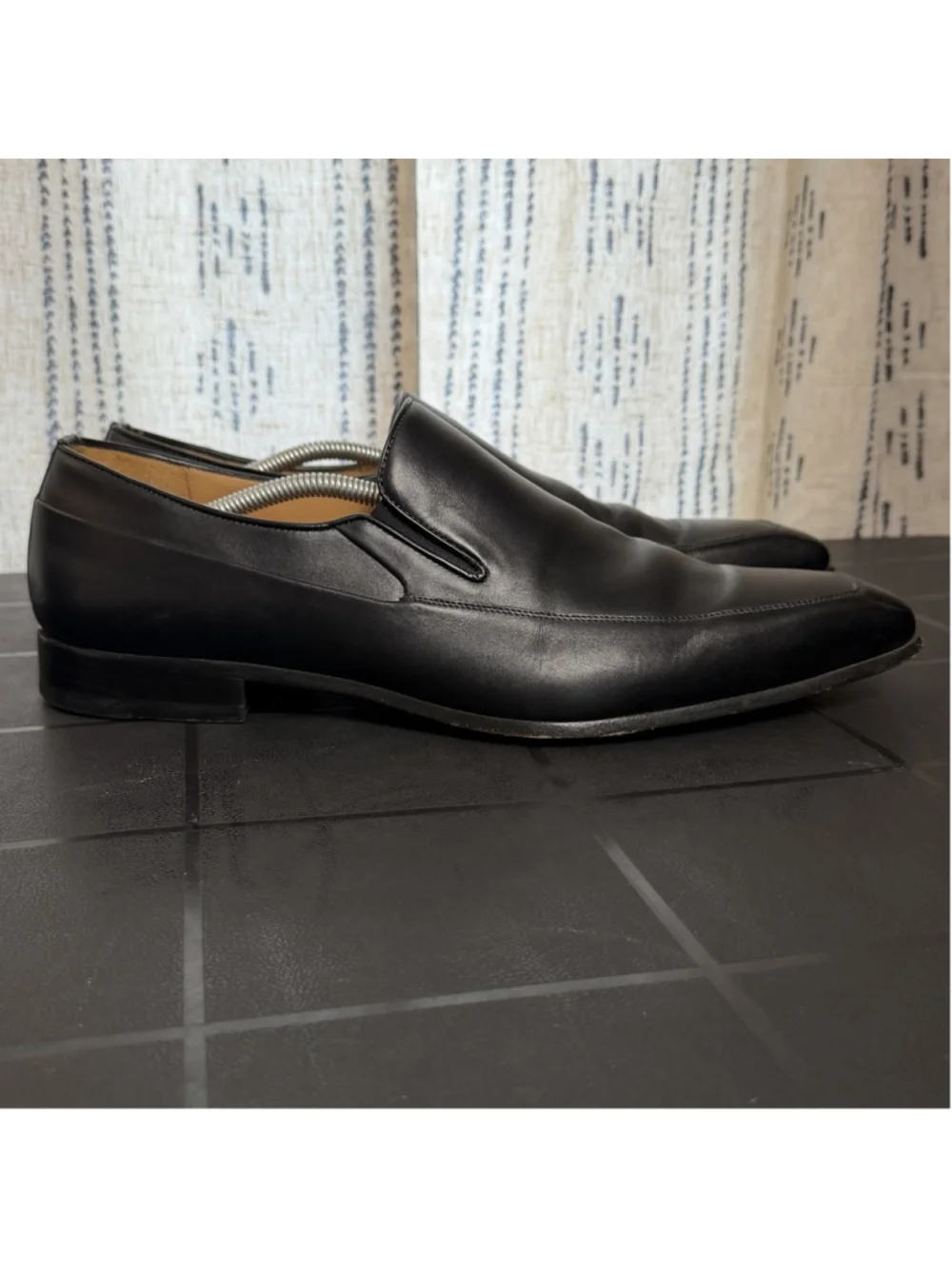Mezlan sophisticated classic